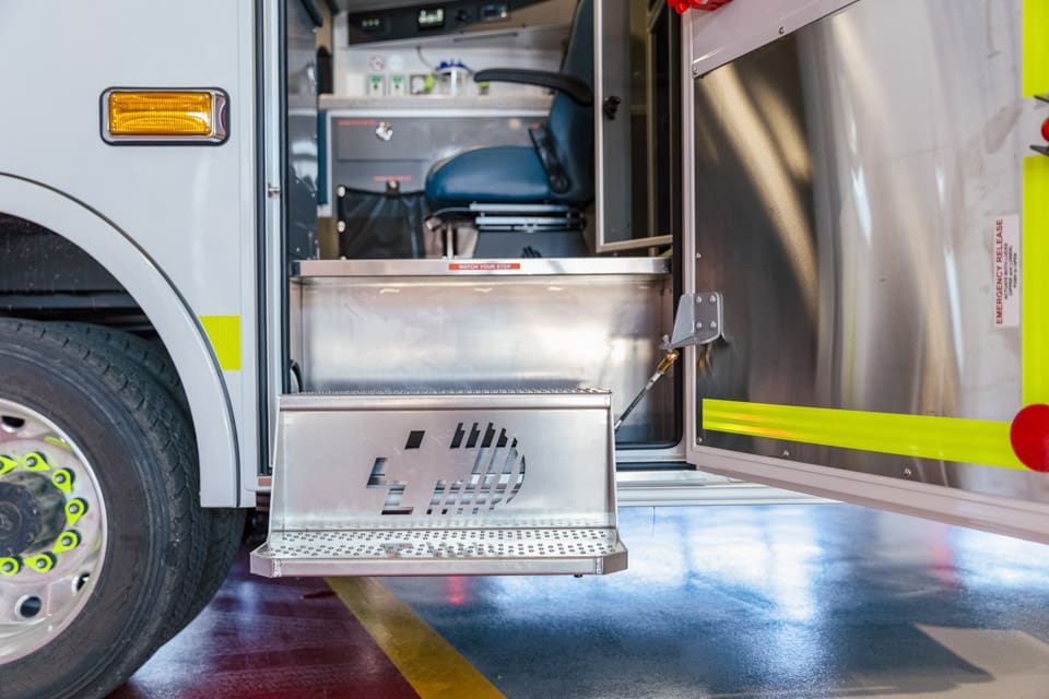 Demers-ambulances-type-1-MXP150-demers-foldable-step