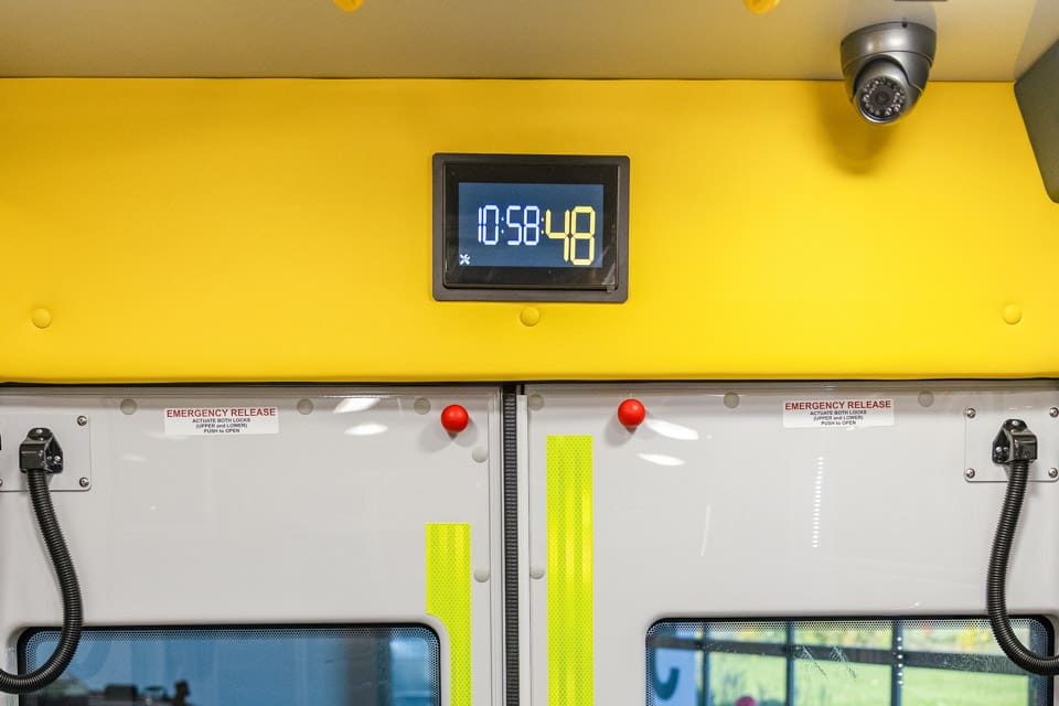 demers-ambulances-type-1-mxp-150-rear-digital-clock