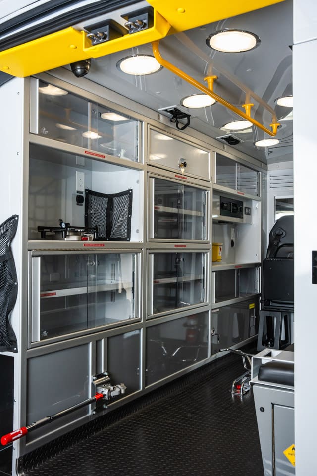 Demers-Ambulances-Type-2-TS-Ford-transit-aluminum-cabinets