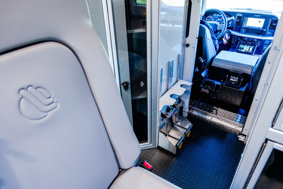 Demers-Ambulances-type-1-MXP-170-crawl-through-window