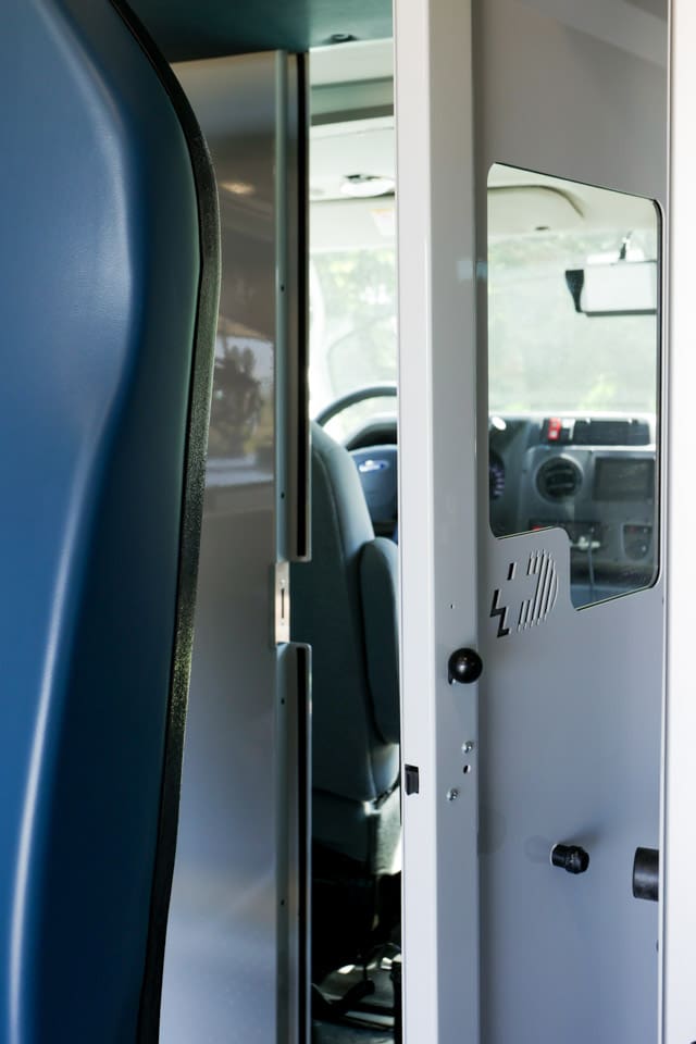 Demers-Ambulances-type-3-MX-164-crawl-through