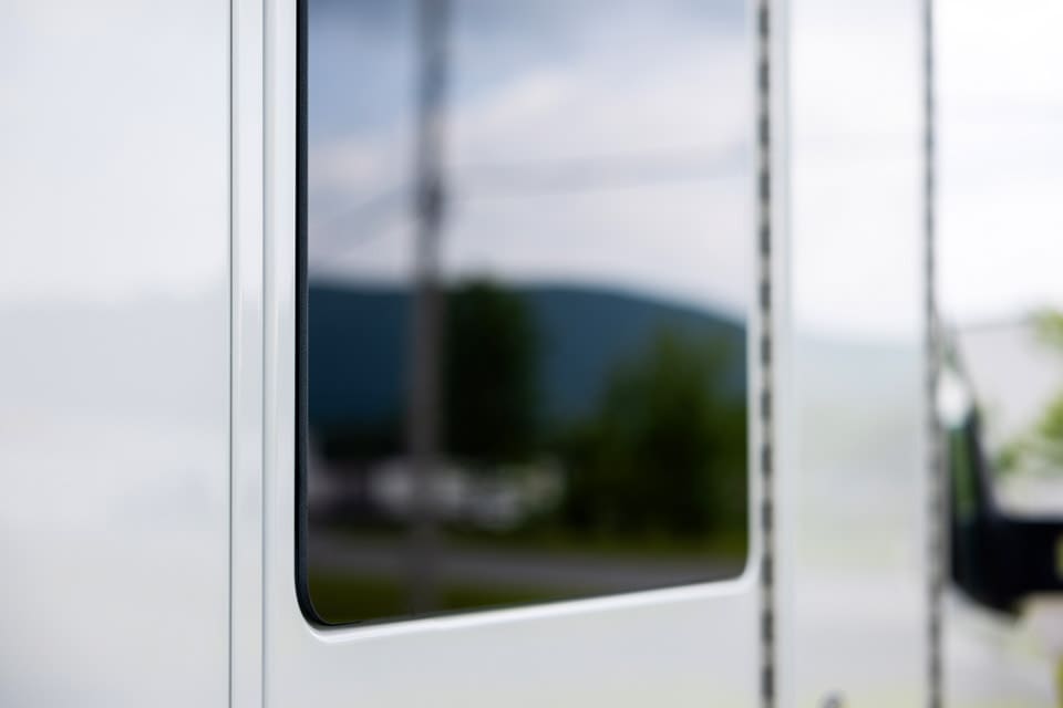 Demers-ambulances-type-3-MX-152 flush-mount-windows