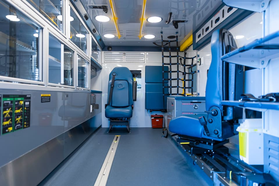Demers-ambulances-type 3-MX 164-A-flexible-crew-capacity
