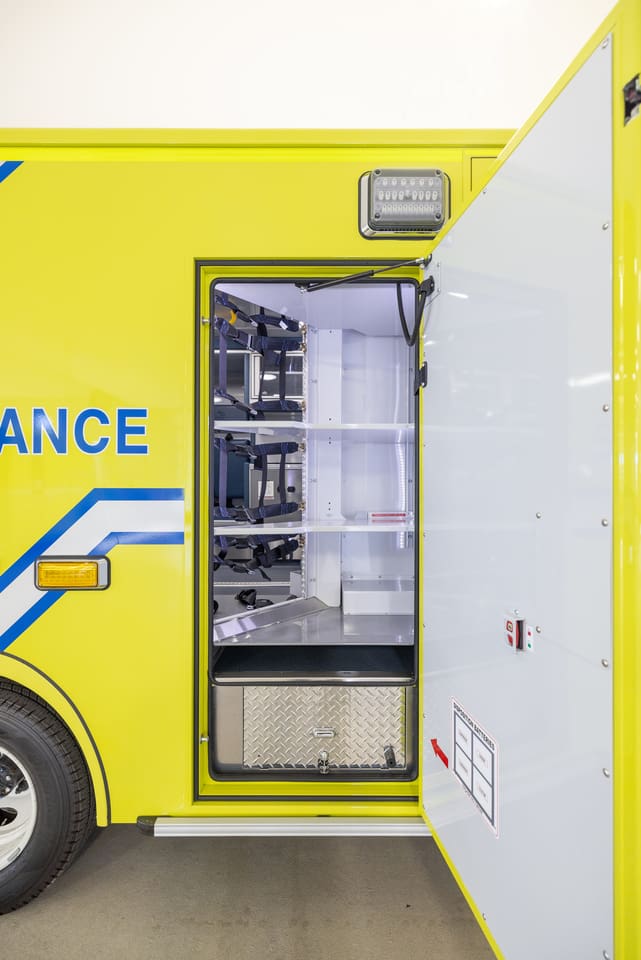 MX 164-demers-ambulance-type-3-acces-aux-equipement-cote-trottoir