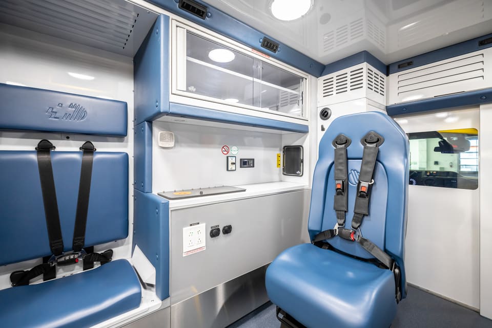 MX 164-demers-ambulance-type-3-cabineterie-en-aluminium