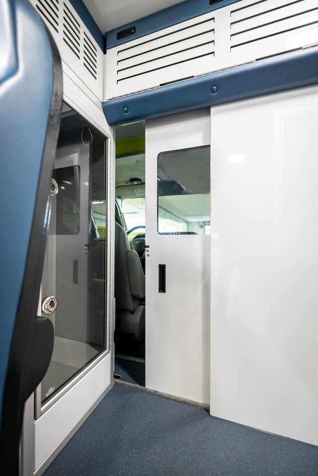 MX 164-demers-ambulance-type-3-porte-communication