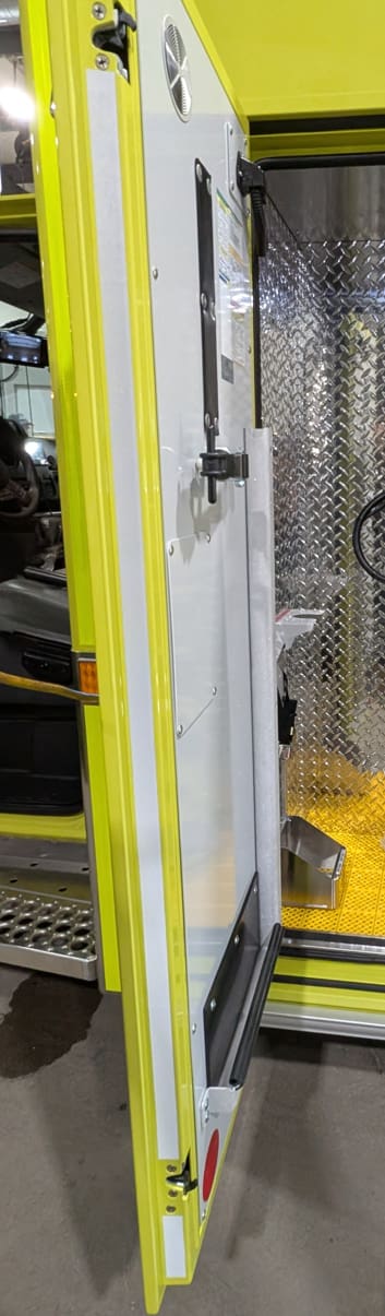 Demers Ambulances_Ajout Support pelle et pied de biche