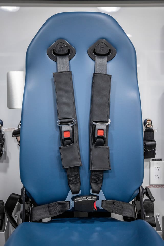 MX 164-demers-ambulance-type-3-ceintures-4-points